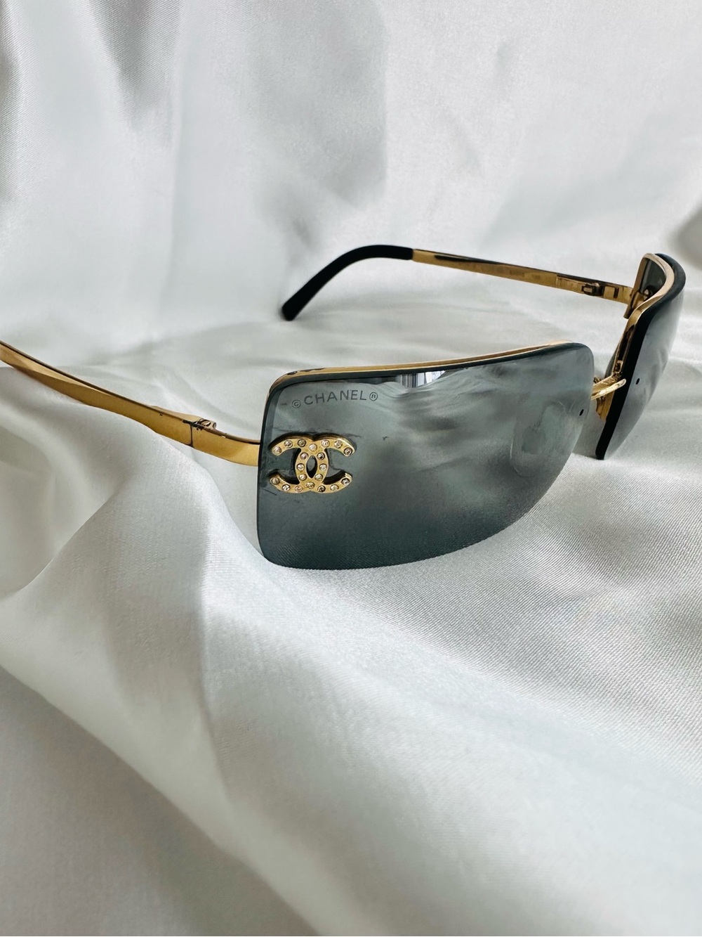 Rare 𝑪𝑯𝑨𝑵𝑬𝑳 Gold-Tone Frame Grey Mirror Sunglasses with CC Crystal #145